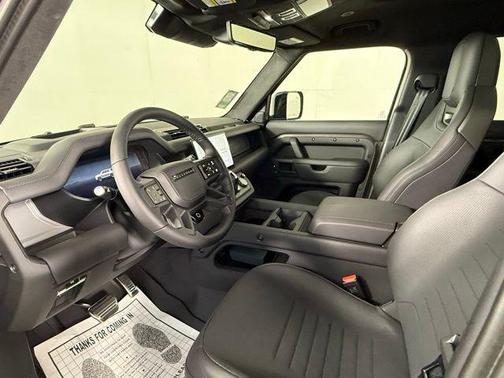 2025 Land Rover Defender V8