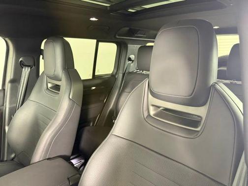 2025 Land Rover Defender V8