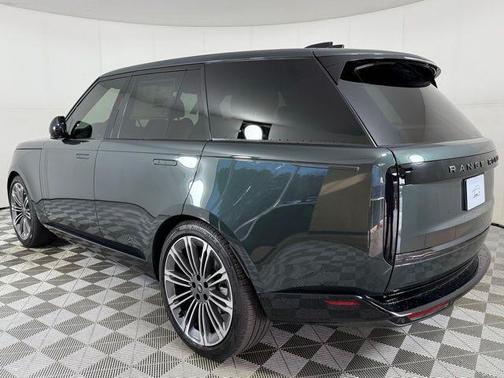 2025 Land Rover Range Rover SE