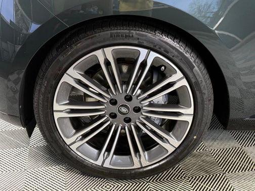 2025 Land Rover Range Rover SE