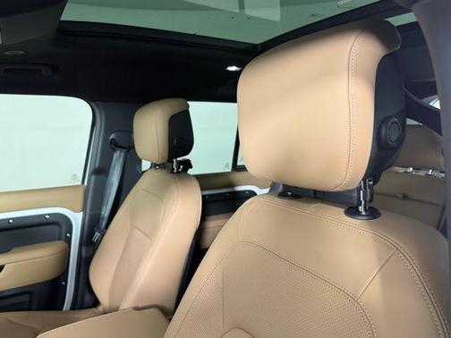 2025 Land Rover Defender X-Dynamic SE