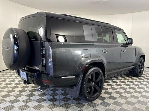 2025 Land Rover Defender V8