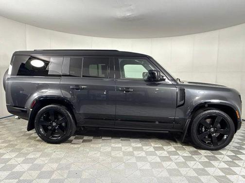 2025 Land Rover Defender V8