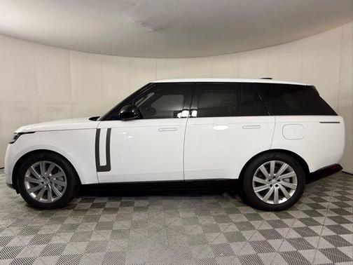 2025 Land Rover Range Rover SE