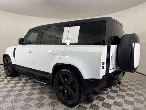 2026 Land Rover Defender 110 V8