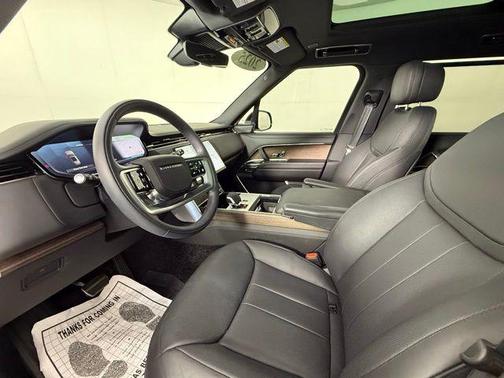 2025 Land Rover Range Rover SE
