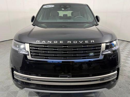 2025 Land Rover Range Rover SE