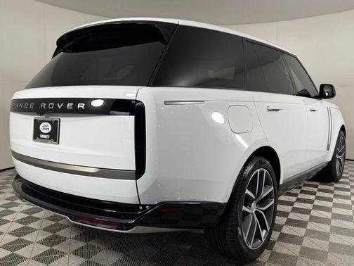 2025 Land Rover Range Rover SE