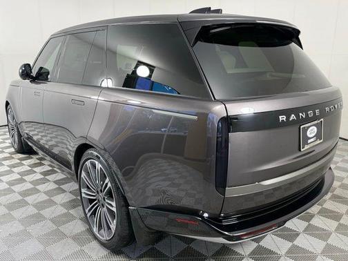 2025 Land Rover Range Rover SE