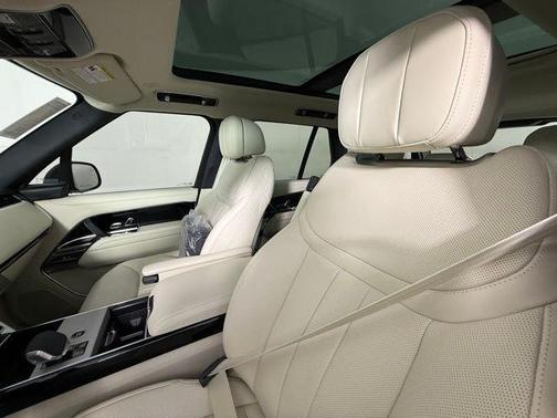 2025 Land Rover Range Rover SE