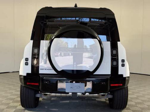 Fuji White 2026 Land Rover Defender P400 X-Dynamic SE
