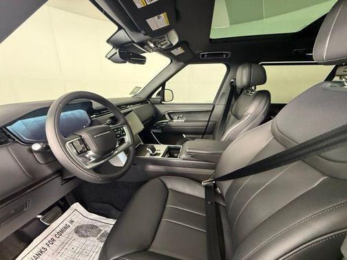 Santorini Black Metallic 2026 Land Rover Range Rover SE