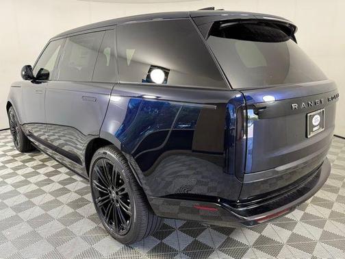 2025 Land Rover Range Rover SE