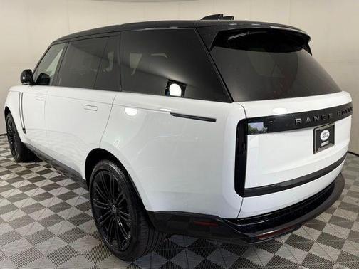 2025 Land Rover Range Rover SE