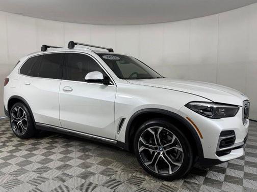 White Metallic 2023 BMW X5 xDrive40i