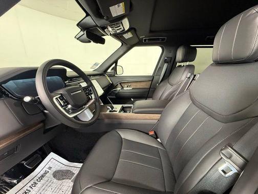 2025 Land Rover Range Rover SE