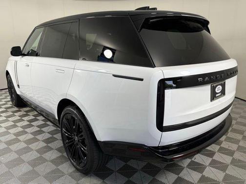 2025 Land Rover Range Rover SE