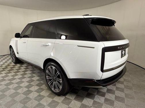 2025 Land Rover Range Rover SE