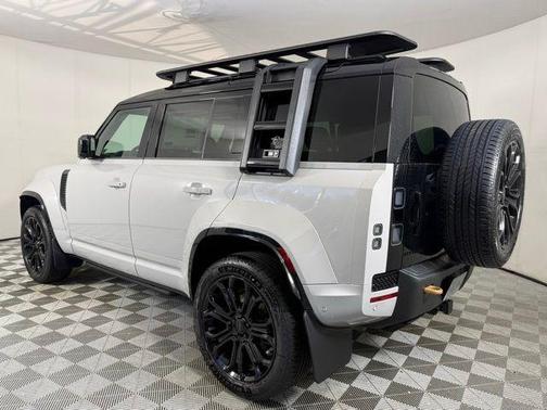 Borasco Gray Metallic 2026 Land Rover Defender OCTA