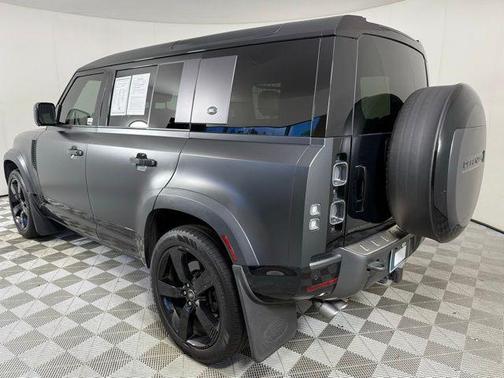 2023 Land Rover Defender V8
