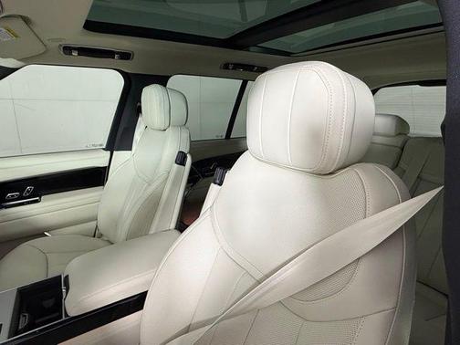 2025 Land Rover Range Rover SE