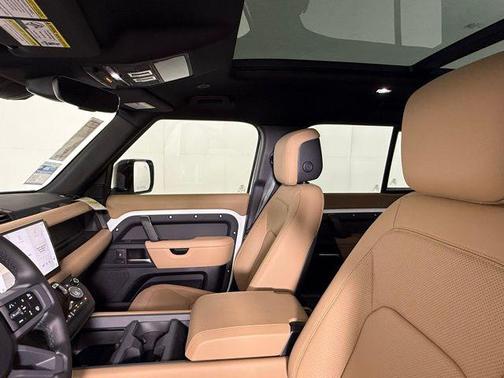 2025 Land Rover Defender X-Dynamic SE