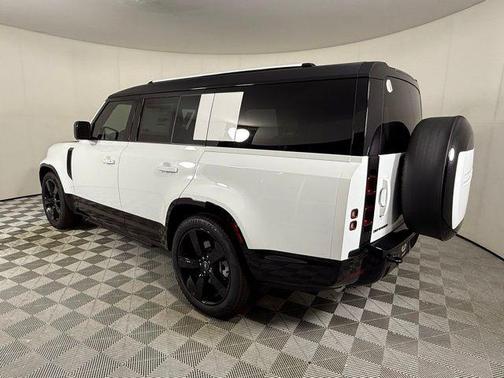 2025 Land Rover Defender X-Dynamic SE