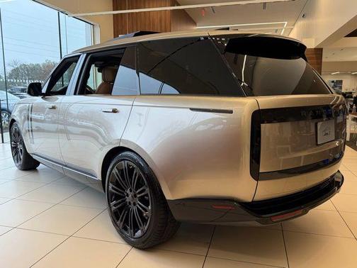 2026 Land Rover Range Rover SE