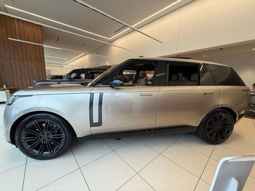 2026 Land Rover Range Rover SE