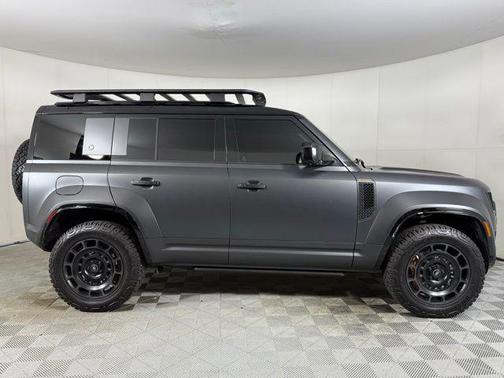 2025 Land Rover Defender V8