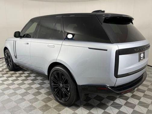 2025 Land Rover Range Rover SE