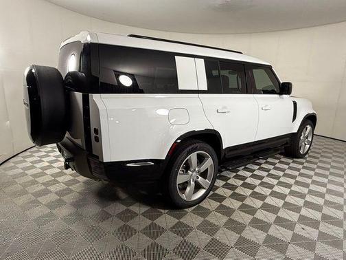 2025 Land Rover Defender X-Dynamic SE