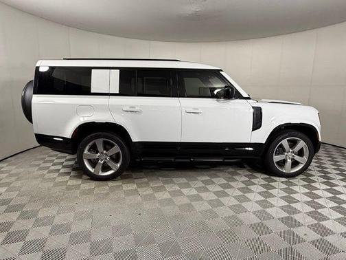 2025 Land Rover Defender X-Dynamic SE