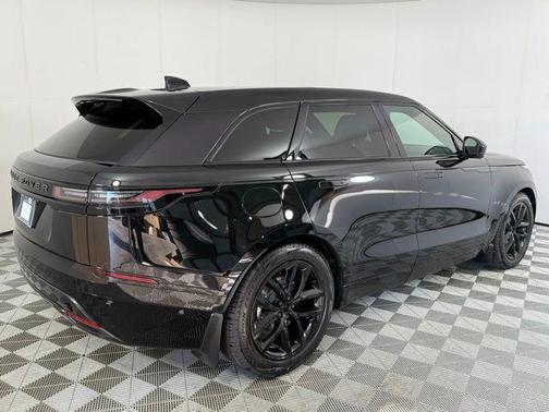 2026 Land Rover Range Rover Velar Dynamic SE