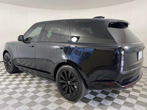 2025 Land Rover Range Rover SE