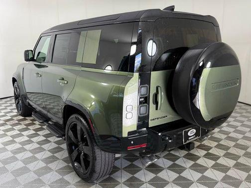 2026 Land Rover Defender 110 V8