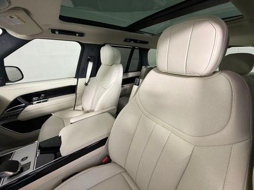 2025 Land Rover Range Rover SE