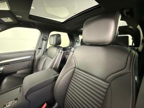 2026 Land Rover Discovery Gemini Edition