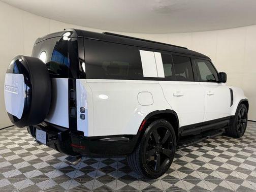 2026 Land Rover Defender V8