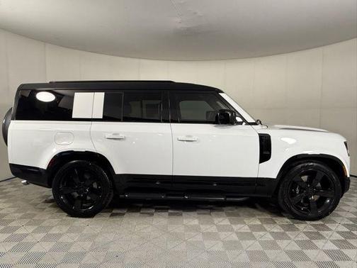 2026 Land Rover Defender V8