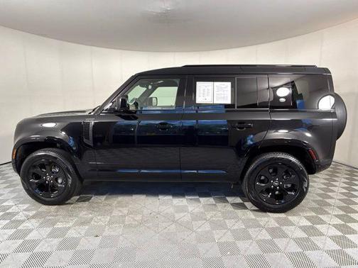 2023 Land Rover Defender X-Dynamic SE