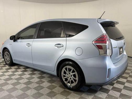 Sky 2015 Toyota Prius v Four
