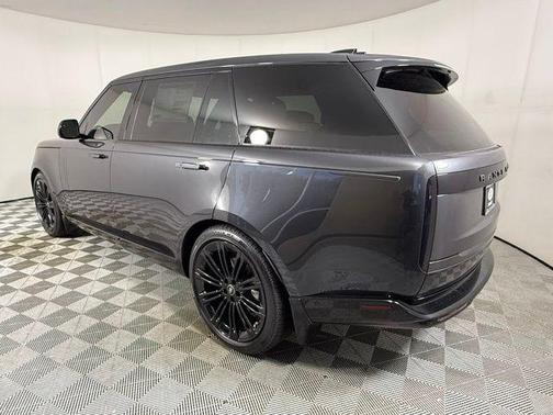 2025 Land Rover Range Rover SE