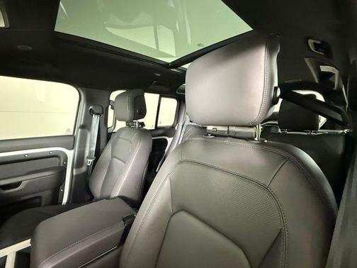 2026 Land Rover Defender X-Dynamic SE