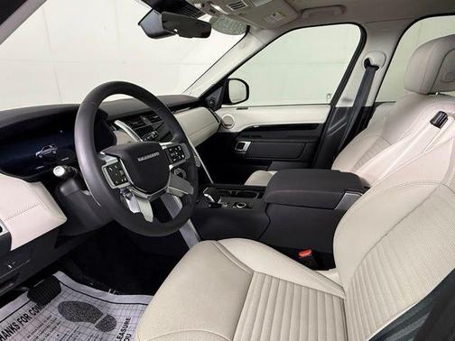 2025 Land Rover Discovery S