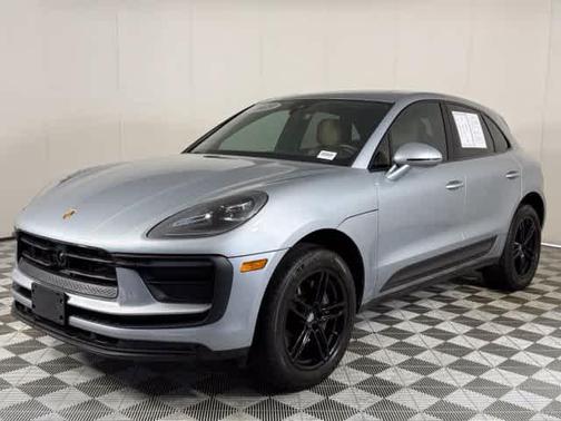 Dolomite Silver Metallic 2023 Porsche Macan Macan