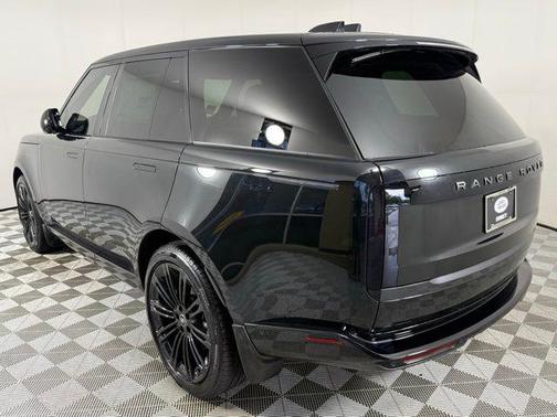 2025 Land Rover Range Rover SE