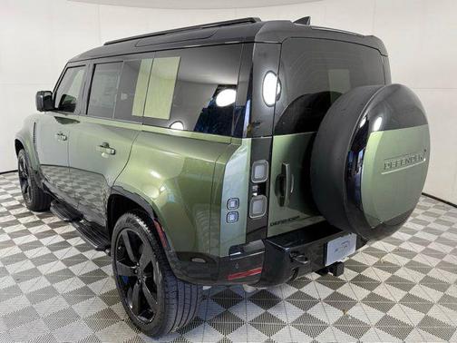 2026 Land Rover Defender X-Dynamic SE