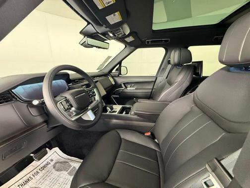 Santorini Black Metallic 2026 Land Rover Range Rover SE