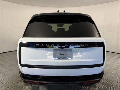 Fuji White 2025 Land Rover Range Rover SE